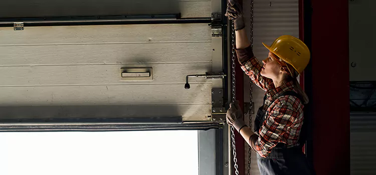 Addressing Common Garage Door Stoppage Issues in Wekiwa Springs, FL